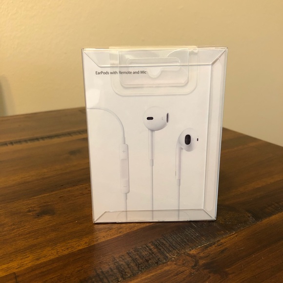 Apple Wired Ear-buds w/case - Picture 2 of 4